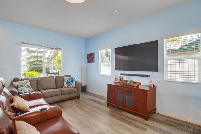 1249 12Th, Imperial Beach CA: https://media.crmls.org/mediaz/7039e69d-2957-4c55-bcf0-024b49980714.jpg