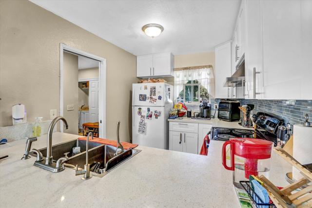 2877 47Th St, San Diego CA: https://media.crmls.org/mediaz/7039ea1f-11e6-4332-9865-75757a22aaf0.jpg