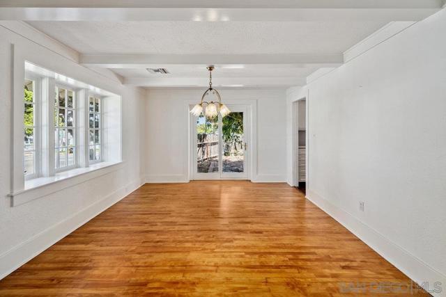 1312 3Rd St, Coronado CA: https://media.crmls.org/mediaz/703a8540-efcb-409b-becc-ac073eaf0ce9.jpg