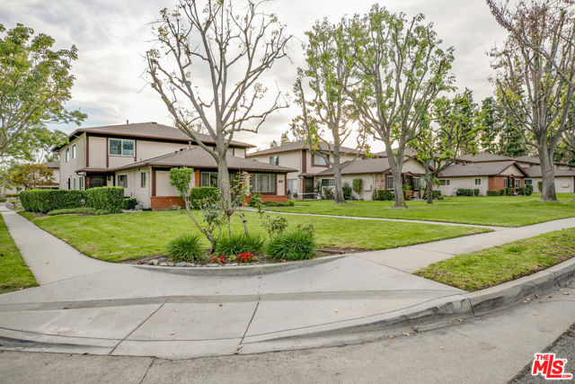 1102 W Calle Del Sol, Azusa CA: https://media.crmls.org/mediaz/703b3d61-e791-431b-953c-4de2acbf186f.jpg