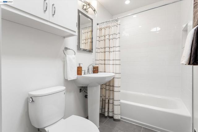 Image 29 of 46 For 831 Casanova Dr