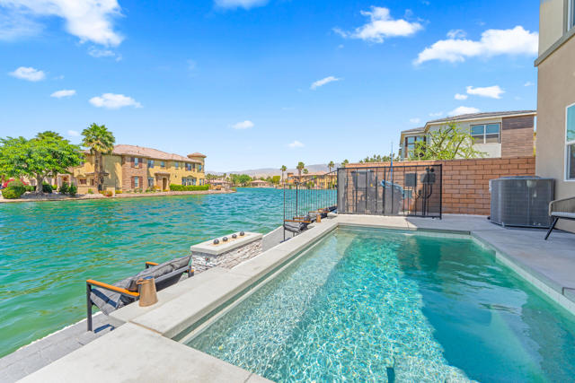 43241 Pietra Court, Indio CA: https://media.crmls.org/mediaz/703bf56c-e154-45ba-b945-540938a9d797.jpg