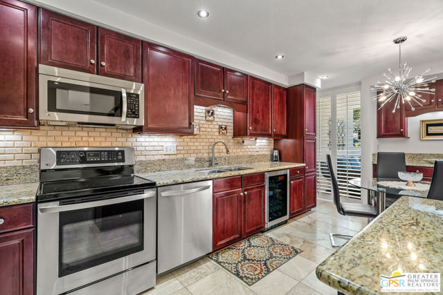 2522 N Whitewater Club Drive #D, Palm Springs, CA 92262