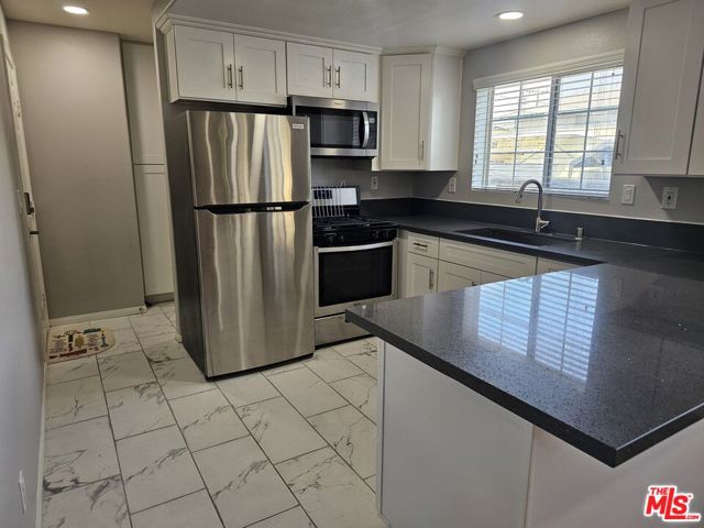 7872 Stewart And Gray Road, Downey CA: https://media.crmls.org/mediaz/703cbc50-6286-4a86-87a3-6cad9421f6e1.jpg