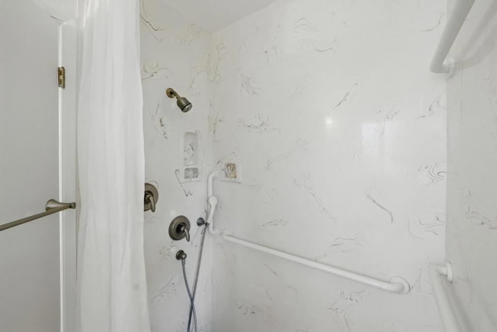 https://media.crmls.org/mediaz/703d229e-945d-4e5a-98d3-9b65048fcb5f.jpg?preset=X-Large
