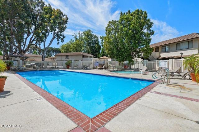 1228 Kirkford Way, Westlake Village CA: https://media.crmls.org/mediaz/703d4e48-94e5-4528-8ccf-2b547ad95018.jpg