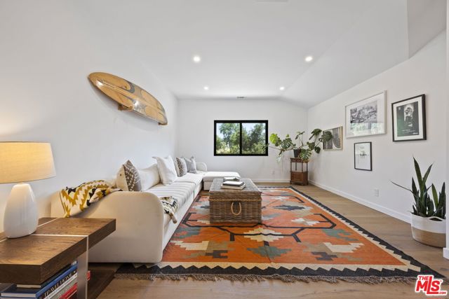 1131 Rancho Drive, Ojai CA: https://media.crmls.org/mediaz/703dba12-d77a-48df-9519-76092dd4eeba.jpg