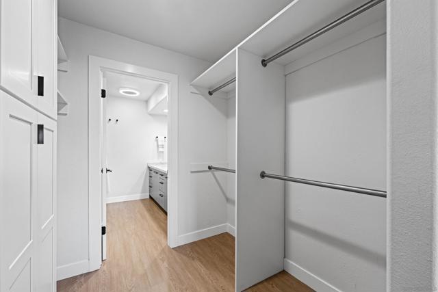 510 Camino De La Reina, San Diego CA: https://media.crmls.org/mediaz/703de608-42b0-4a6d-8061-6f412a87895f.jpg