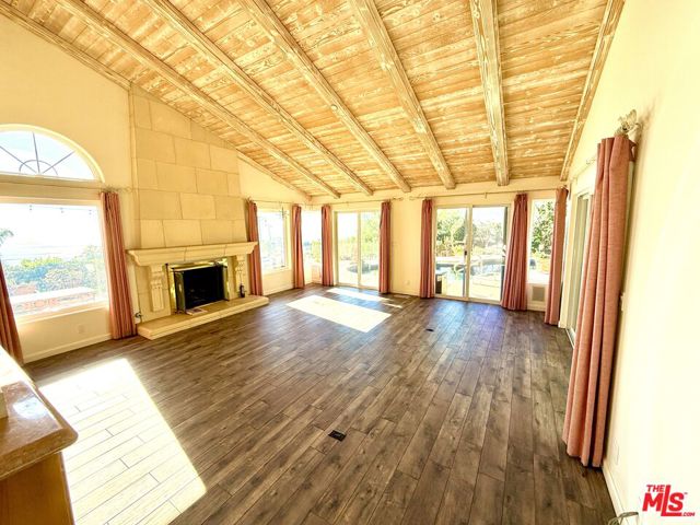 20776 Big Rock Drive, Malibu CA: https://media.crmls.org/mediaz/703e1cb1-20ac-4765-bada-d78ef21377b0.jpg