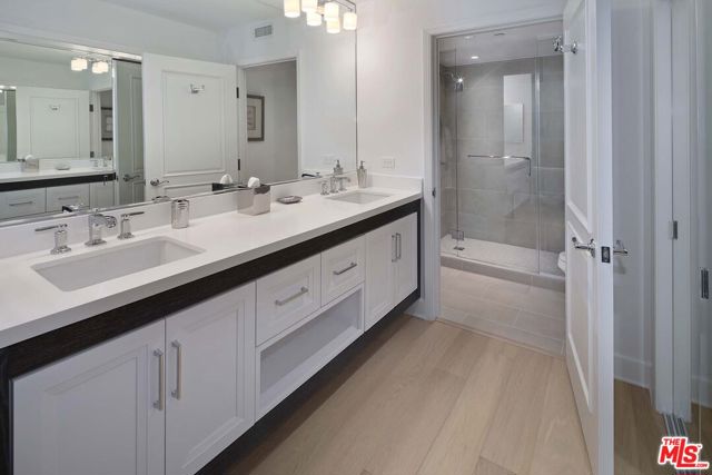 1221 W OCEAN Avenue, Santa Monica CA: https://media.crmls.org/mediaz/703e1ccc-2108-46ea-8fd4-5ab3e46228db.jpg