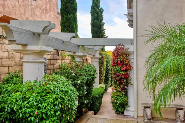 1329 Caminito Balada, La Jolla CA: https://media.crmls.org/mediaz/703e3be9-09b8-4b9b-9fdb-77451f2cb10c.jpg