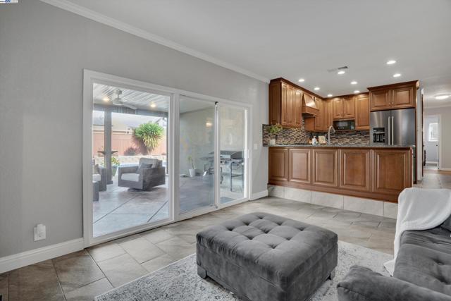 7347 Ione Ct, Dublin CA: https://media.crmls.org/mediaz/703e413d-fce9-4208-8827-4a84359a1f25.jpg