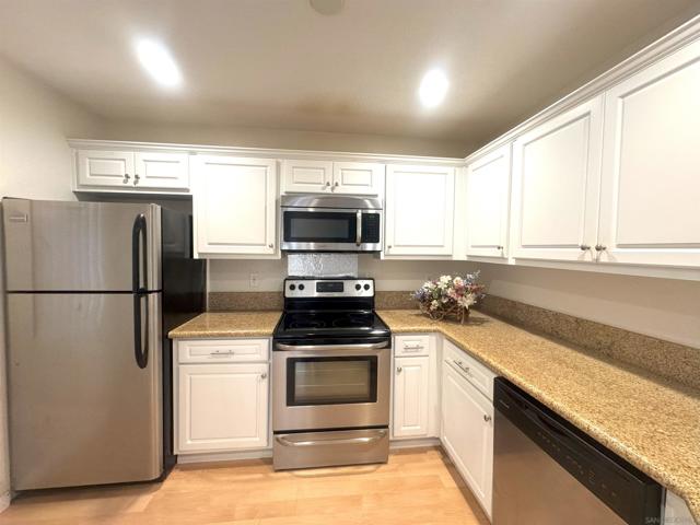 Image 6 of 27 For 7405 Charmant Dr  2417