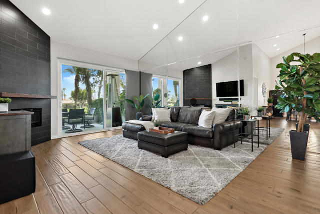 55280 Riviera, La Quinta CA: https://media.crmls.org/mediaz/703e8222-fadb-4361-ba98-dc0b752ad11e.jpg