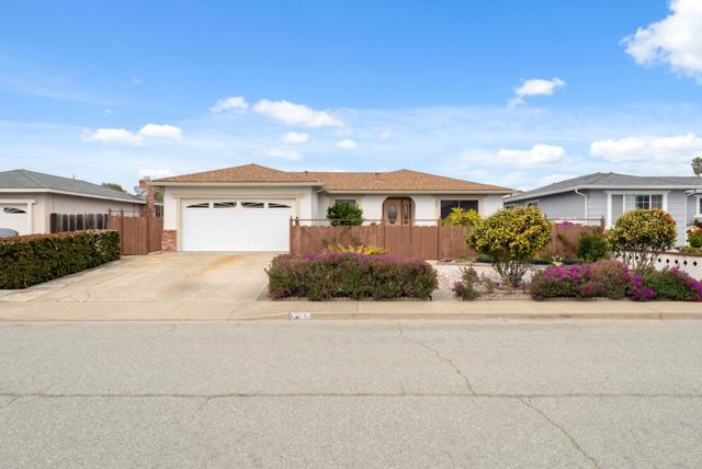 137 Silverwood Place, Marina CA: https://media.crmls.org/mediaz/703f1c62-0381-4c3f-b259-e5f9c0ec391e.jpg