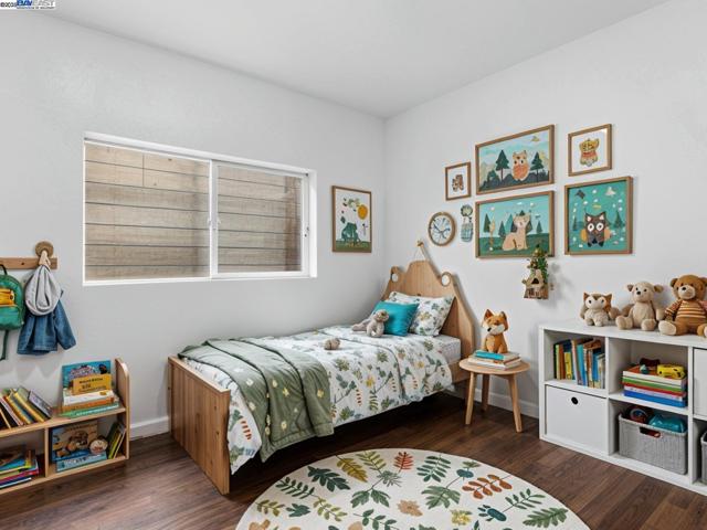 261 S 13th St, Richmond CA: https://media.crmls.org/mediaz/703f49fa-310b-474d-b2a9-53923c7e9bd1.jpg