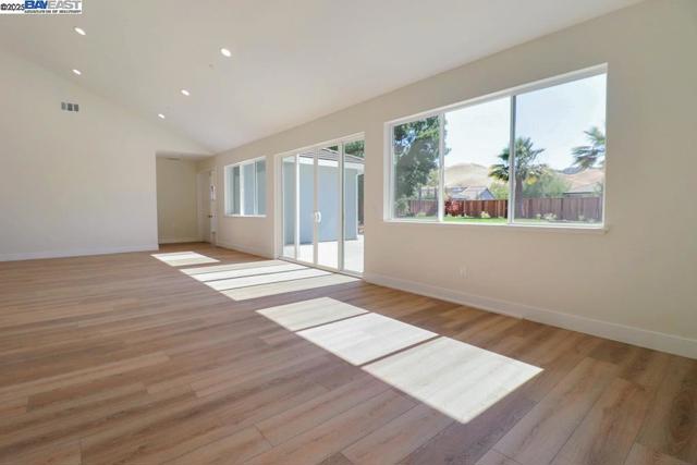 5232 Henderson Ct, Antioch CA: https://media.crmls.org/mediaz/703f7c0c-43f8-4d55-9969-d701cb264eed.jpg