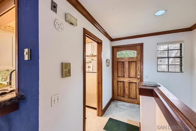 8870 Villa La Jolla Dr, La Jolla CA: https://media.crmls.org/mediaz/703f9725-9545-4dbf-ae35-b9386cb747a5.jpg