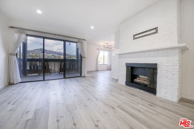 515 N Jackson Street, Glendale CA: https://media.crmls.org/mediaz/703fb8f5-52ec-46b9-8ef8-0be3ad145b71.jpg