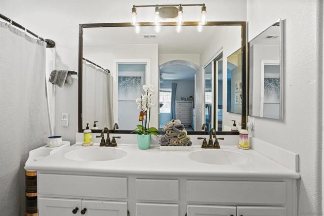 802 Azalea Ave, San Marcos CA: https://media.crmls.org/mediaz/703feba5-35fb-460d-8917-0482c194e3d6.jpg