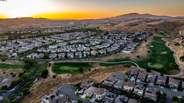 2715 Palatino Ct, Dublin CA: https://media.crmls.org/mediaz/7041a36d-ddbd-4fba-a853-89fee8bad161.jpg