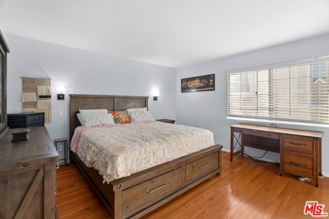 2231 Montrose Avenue, Montrose CA: https://media.crmls.org/mediaz/7041a637-dc50-4730-a83b-e702608bece0.jpg