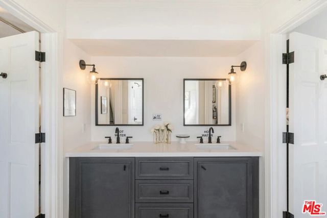 28600 Pacific Coast Highway, Malibu CA: https://media.crmls.org/mediaz/704227d8-33a6-47d0-8608-2b343f955087.jpg