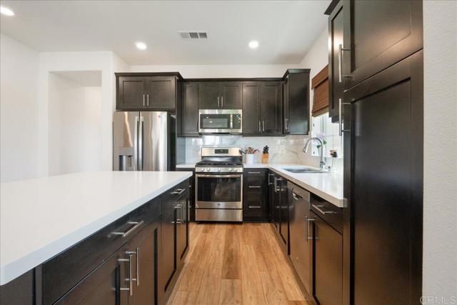 Detail Gallery Image 4 of 34 For 4366 Pacifica Way #5,  Oceanside,  CA 92056 - 4 Beds | 3/1 Baths