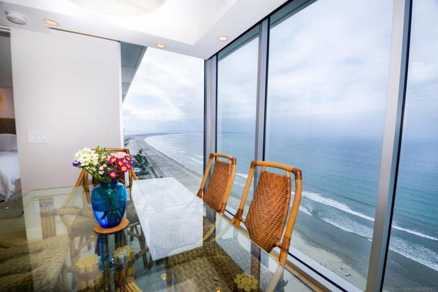 1760 Avenida Del Mundo, Coronado CA: https://media.crmls.org/mediaz/7042701f-60b7-4b87-8e04-75734e8ea702.jpg