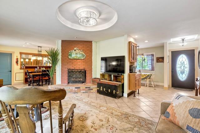 9435 Morcado Cir, La Mesa CA: https://media.crmls.org/mediaz/7043573b-e1ae-4adf-a897-f6189abbcaa8.jpg