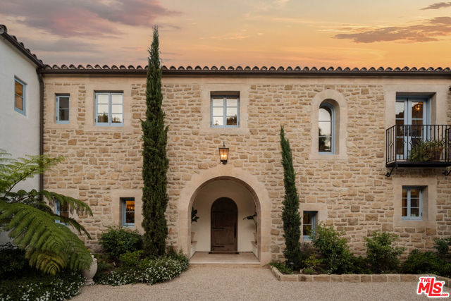 848 Picacho Lane, Santa Barbara CA: https://media.crmls.org/mediaz/7043ae73-8159-4df5-962c-8c965cf91acc.jpg