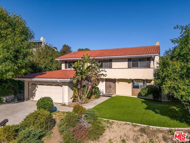 24561 Calvert Street, Woodland Hills CA: https://media.crmls.org/mediaz/7043bfcf-4540-4130-a1c7-4211fbcb35e7.jpg