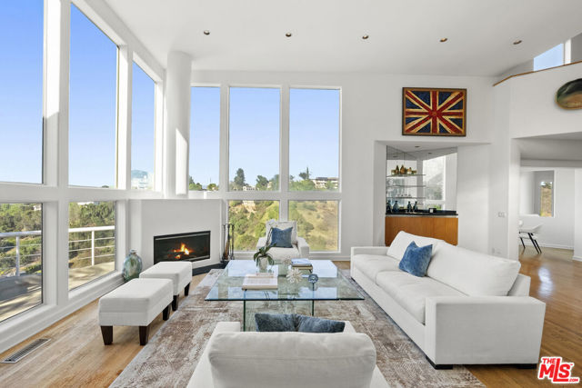 3670 Avenida Del Sol, Studio City CA: https://media.crmls.org/mediaz/7044564f-a4c5-4002-8335-cbd24455127f.jpg