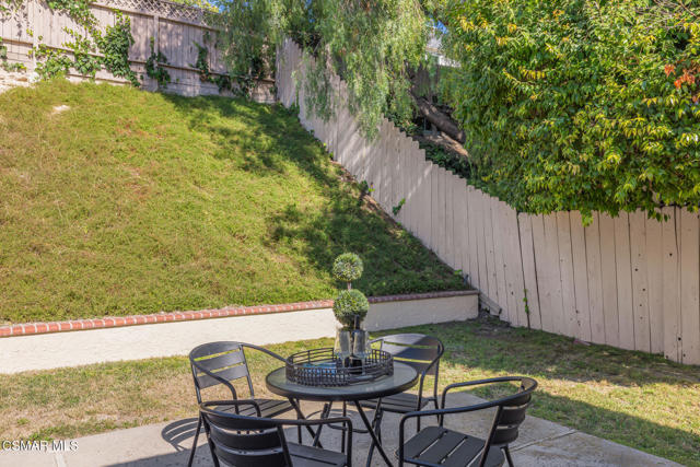 1569 Burning Tree Drive, Thousand Oaks CA: https://media.crmls.org/mediaz/7044c6ab-b815-4b0b-9004-00b705f740a2.jpg