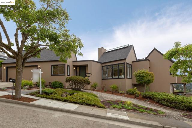 6475 Swainland Rd, Oakland CA: https://media.crmls.org/mediaz/7044f7f3-09b7-4588-9a0f-2deb0debe9b4.jpg