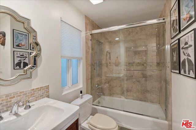 12834 Landale Street, Studio City CA: https://media.crmls.org/mediaz/70453928-7c8f-4d55-8242-02fb5f18f6a8.jpg