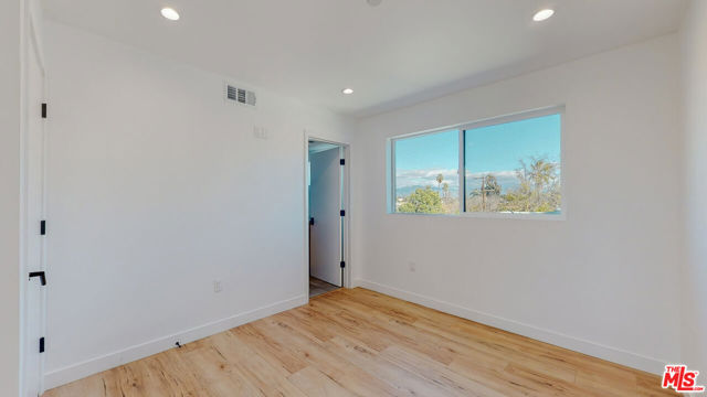 14423 Califa Street, 1/2 photo 18