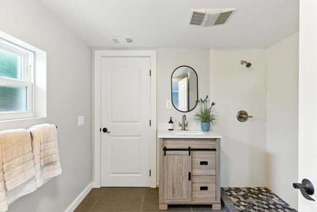 756 7th Avenue, Redwood City CA: https://media.crmls.org/mediaz/70461dce-1dcb-442d-a916-294dc29de0b6.jpg