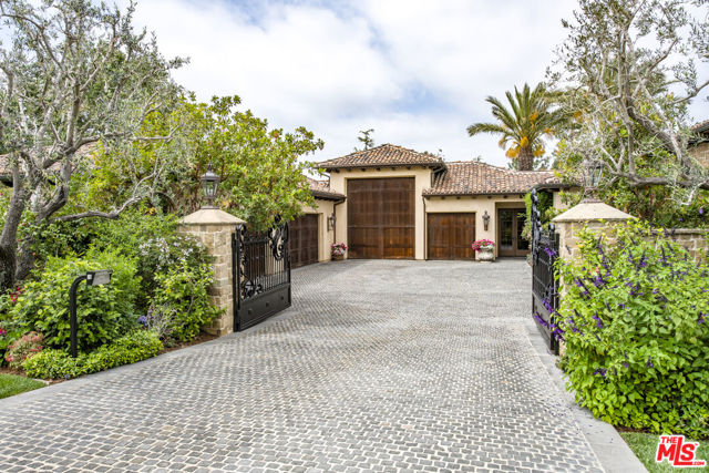 427 La Marina Drive, Camarillo CA: https://media.crmls.org/mediaz/704627fb-c223-4c4f-a356-1f356539f8d1.jpg