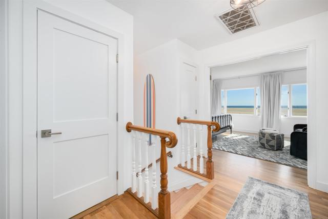 206 E E Oceanfront, Newport Beach CA: https://media.crmls.org/mediaz/70465d71-33b1-45ac-aba8-b74084f68cd7.jpg