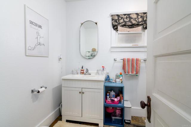 Detail Gallery Image 23 of 44 For 3915 Falcon St, San Diego,  CA 92103 - 3 Beds | 3 Baths