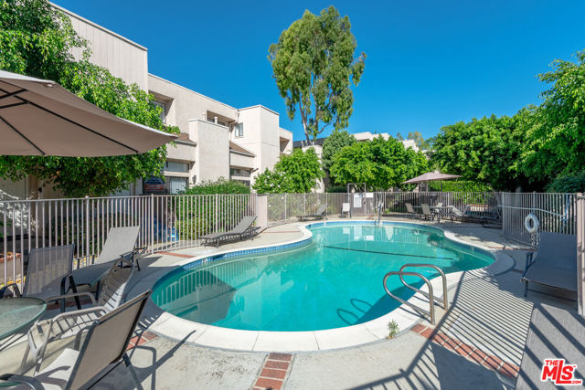 15167 Magnolia Boulevard, E photo 31
