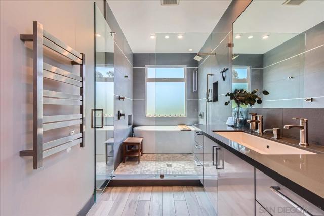 4359 Date Ave, La Mesa CA: https://media.crmls.org/mediaz/7047bcc5-2570-445b-8c8d-9c865f44e721.jpg