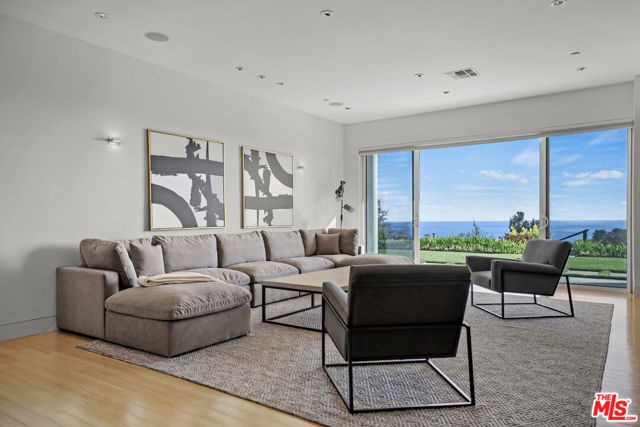 27454 Winding Way, Malibu CA: https://media.crmls.org/mediaz/7047df4c-34d5-4e64-b306-5b860e4673a5.jpg
