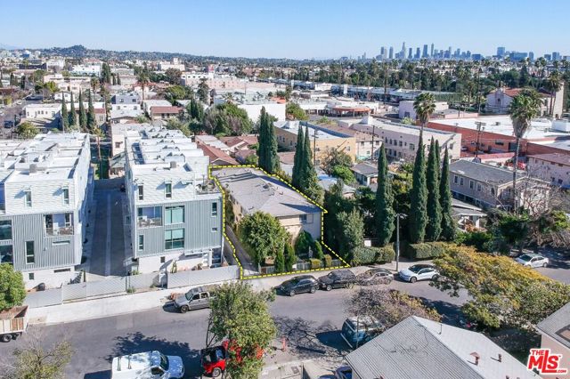1140 North Beachwood Drive