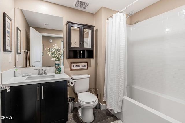 2810 Wagon Wheel Road, Oxnard CA: https://media.crmls.org/mediaz/70481f10-92fd-44ec-8275-c2e3b5ca2c67.jpg