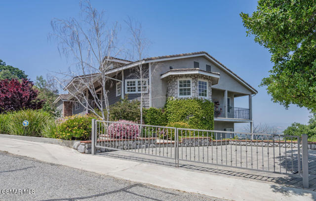1029 Alta Vista Road, Simi Valley CA: https://media.crmls.org/mediaz/70488473-905b-4e62-97d6-17b7fd5a54e1.jpg