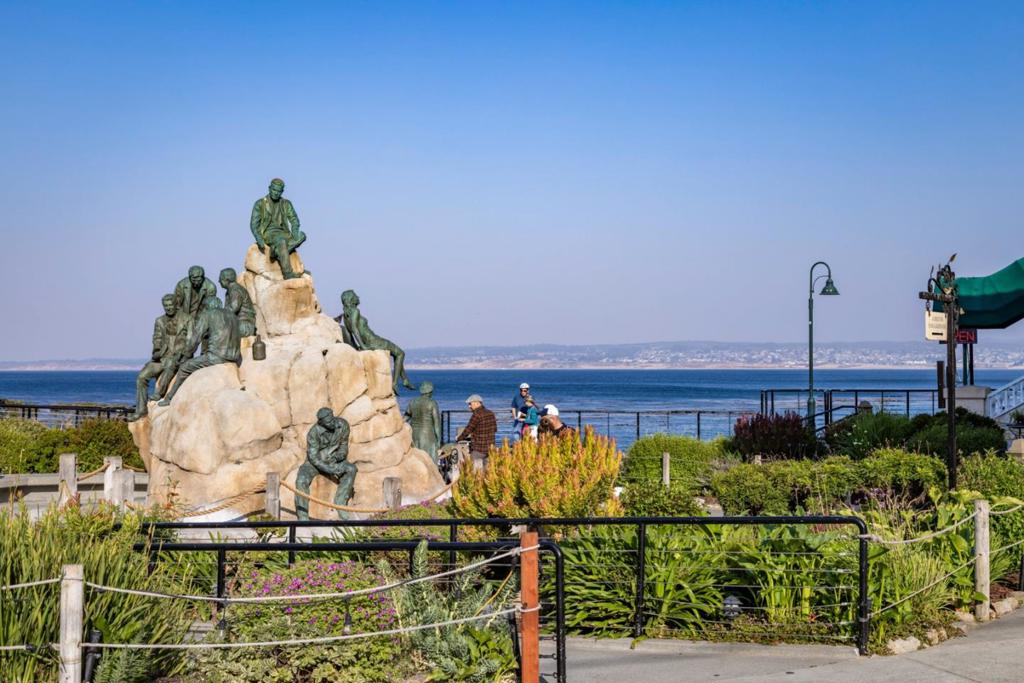 https://media.crmls.org/mediaz/7048a4c5-4f29-407b-821c-1cf3893db0a5.jpg?preset=X-Large