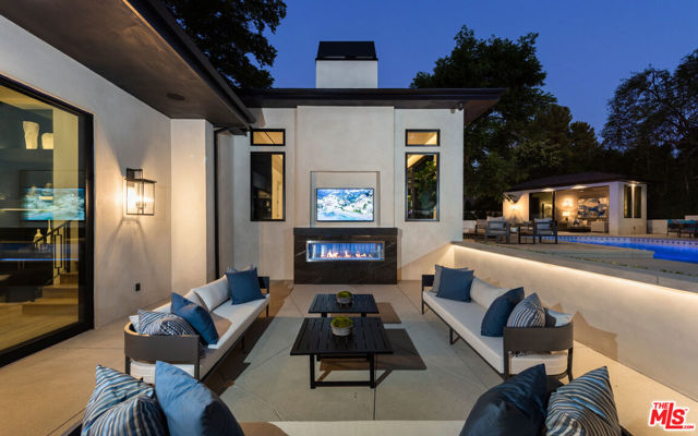 Outdoor TV & fireplace