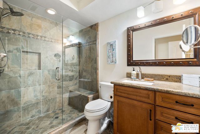 237 E Vista Royale Circle, Palm Desert CA: https://media.crmls.org/mediaz/7048fe7b-d0fa-44a8-907b-c43d99fec9d1.jpg